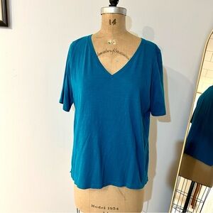 Eileen Fisher Women’s Teal Blue Short Sleeve V-Neck Top Sz M EUC